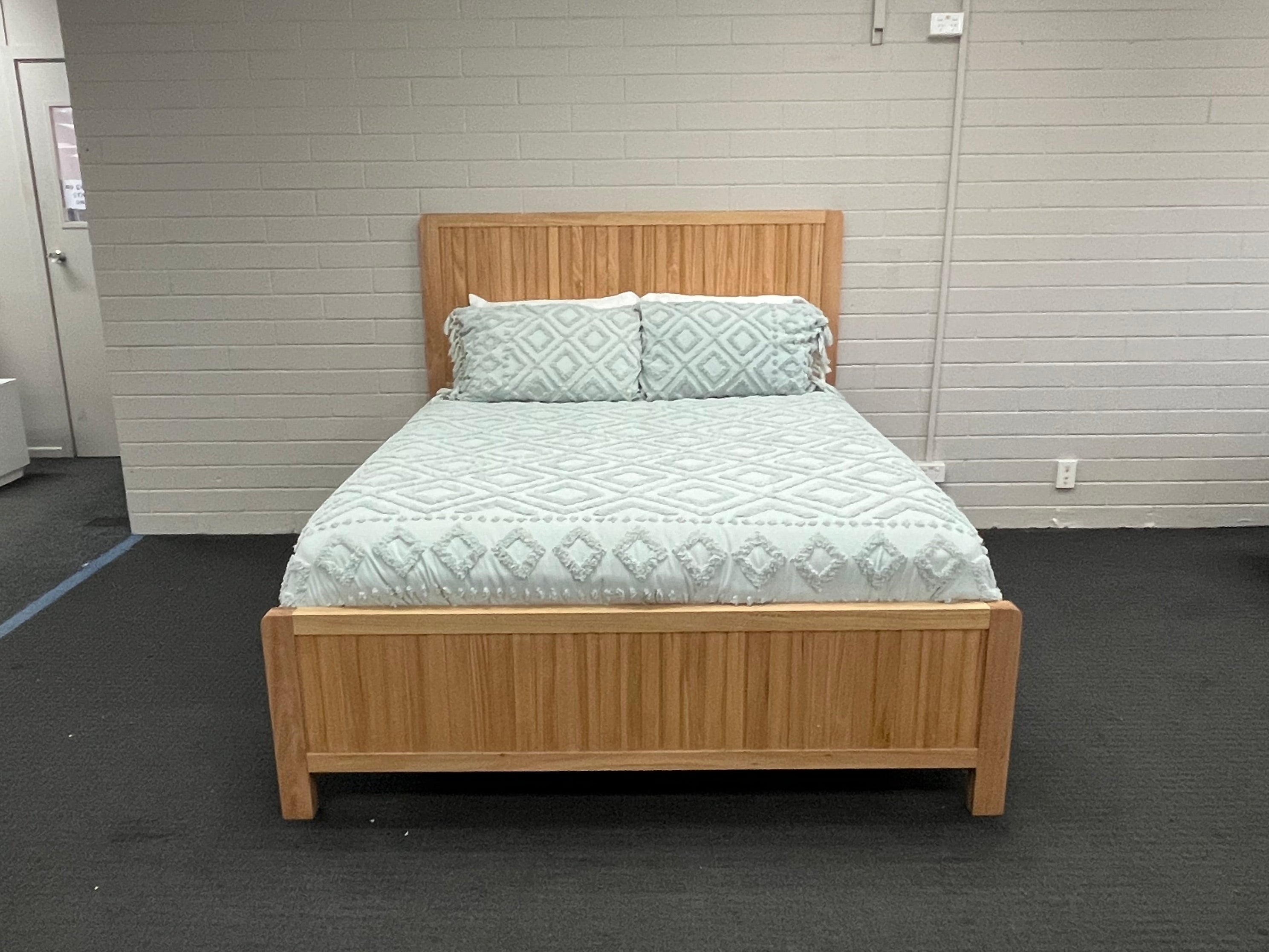 Morocco queen size bed in natural messamte e-23074s